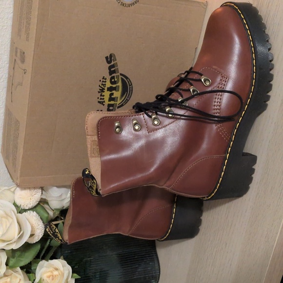Dr Martens Leona Combat Boots In Saddle Tan Farrier Leather Sz 10 Like New W/Box - Picture 10 of 15